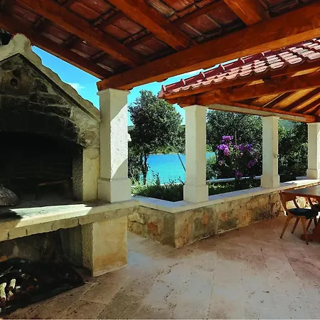 Three-bedroom In Semesterbostad Pucisca