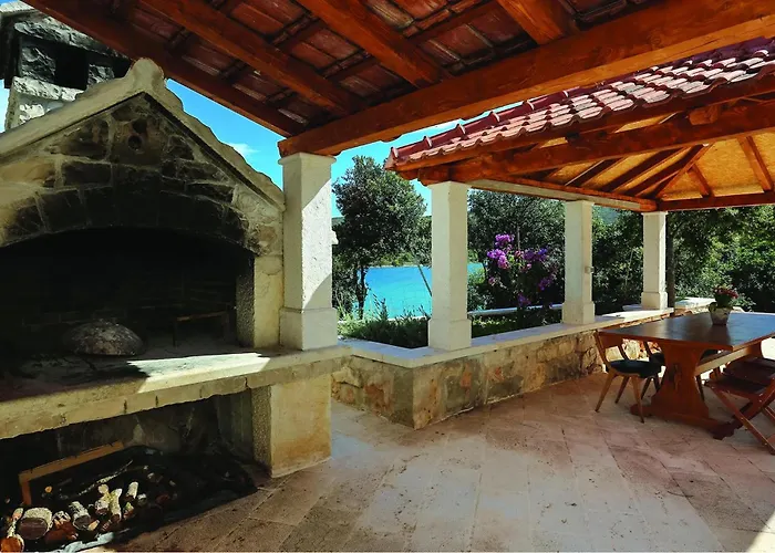 Three-bedroom In Semesterbostad Pucisca