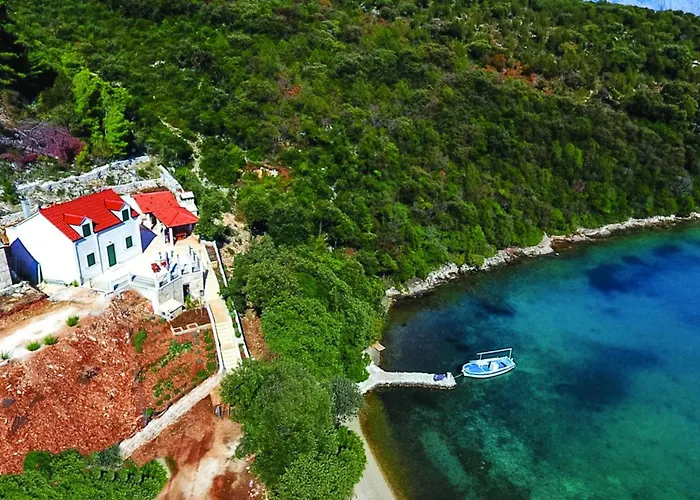 Semesterbostad Three-bedroom In Pucisca