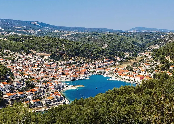 Three-bedroom In Pucisca