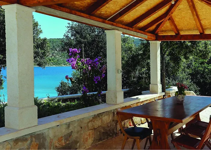 Three-bedroom In Pucisca