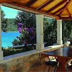 Three-bedroom In Pucisca
