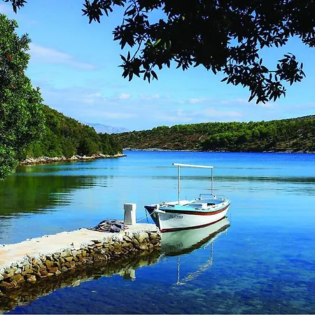 Three-bedroom In Holiday home Pucisca