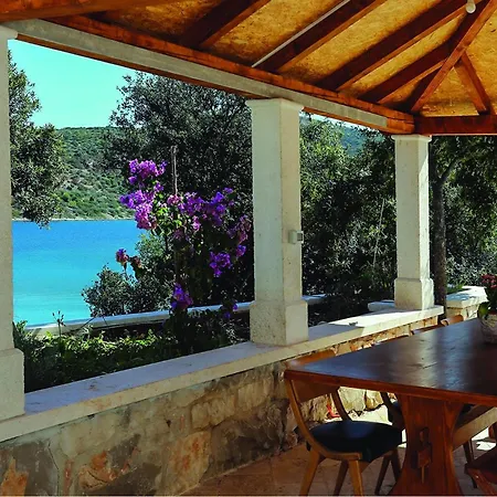 Three-bedroom In Pucisca